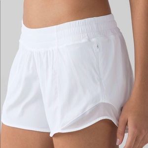 Lululemon Hotty Hot (4inch) shorts